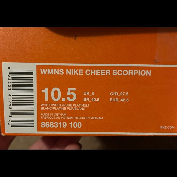 Size 10.5 Nike girls cheer shoes. Womens size. Worn once for tryouts. - Picture 6 of 6